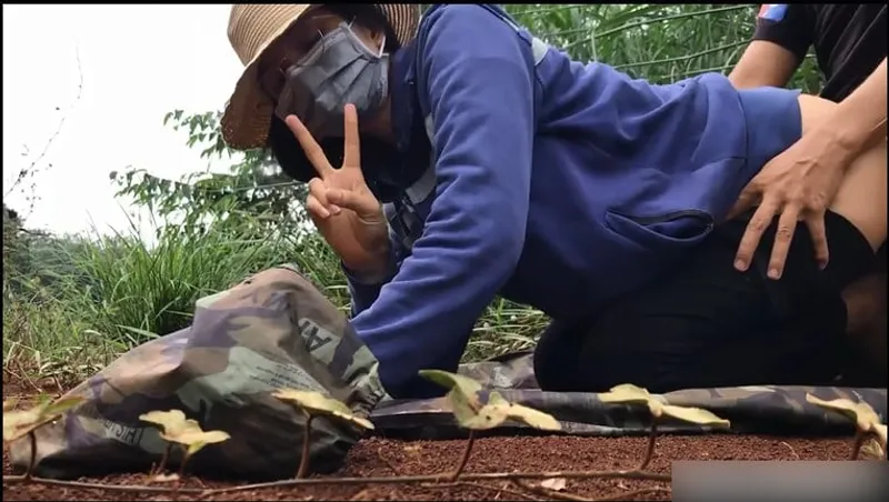 Người vợ dâm tuổi 24 - doggy em trên rẫy