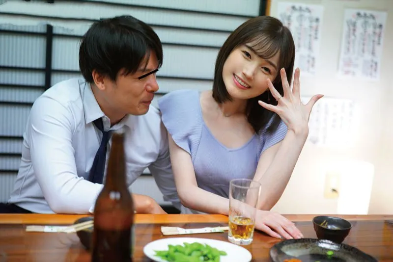 Vợ xin gã chồng đi họp lớp rồi mất liên lạc sau khi tình cũ đưa vào khách sạn